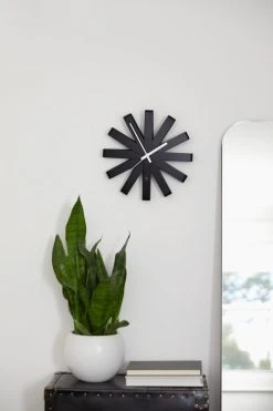 Umbra Cadres Et Albums Photos Jeu De 3 Cadres 10x15 Et 13x18 Suspendus Métal Blanc -Pêle-mêle photos Soldes jeu de 3 cadres 10x15 et 13x18 suspendus metal blanc 4