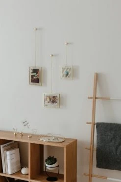 Umbra Cadres Et Albums Photos Lot 3 Cadres à Suspendre, Un 10x10, Deux 10x15 Doré -Pêle-mêle photos Soldes lot 3 cadres a suspendre un 10x10 deux 10x15 dore 3